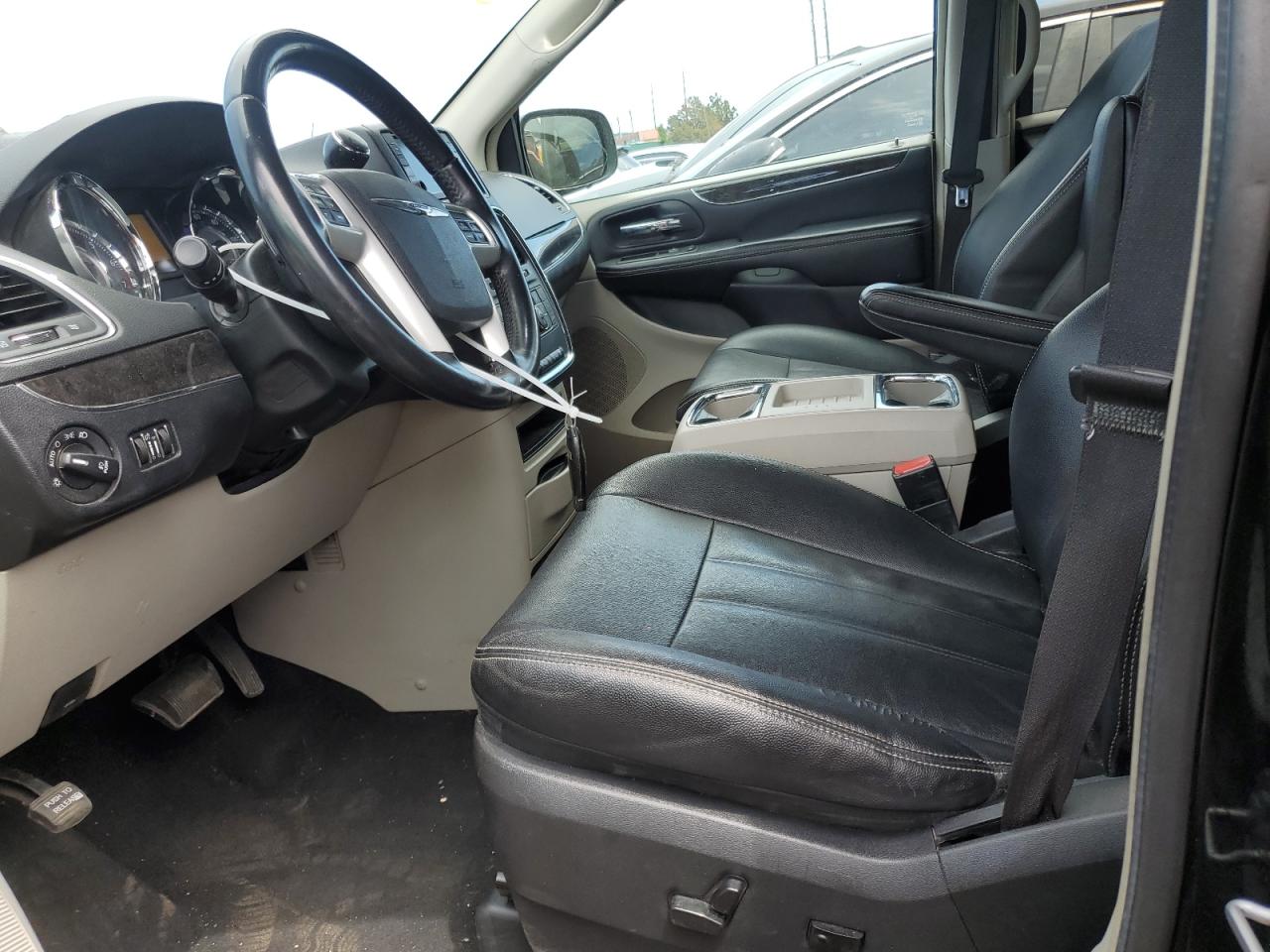 2C4RC1BG8GR141784 2016 Chrysler Town & Country Touring