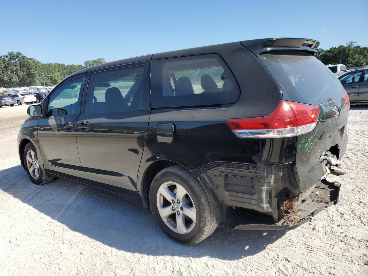 5TDZK3DC3BS012604 2011 Toyota Sienna