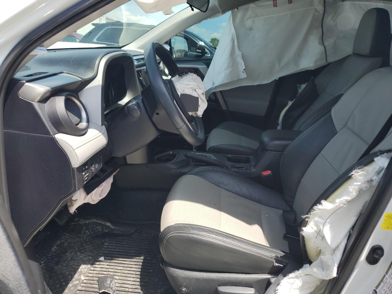 2T3RFREV0HW669617 2017 Toyota Rav4 Xle