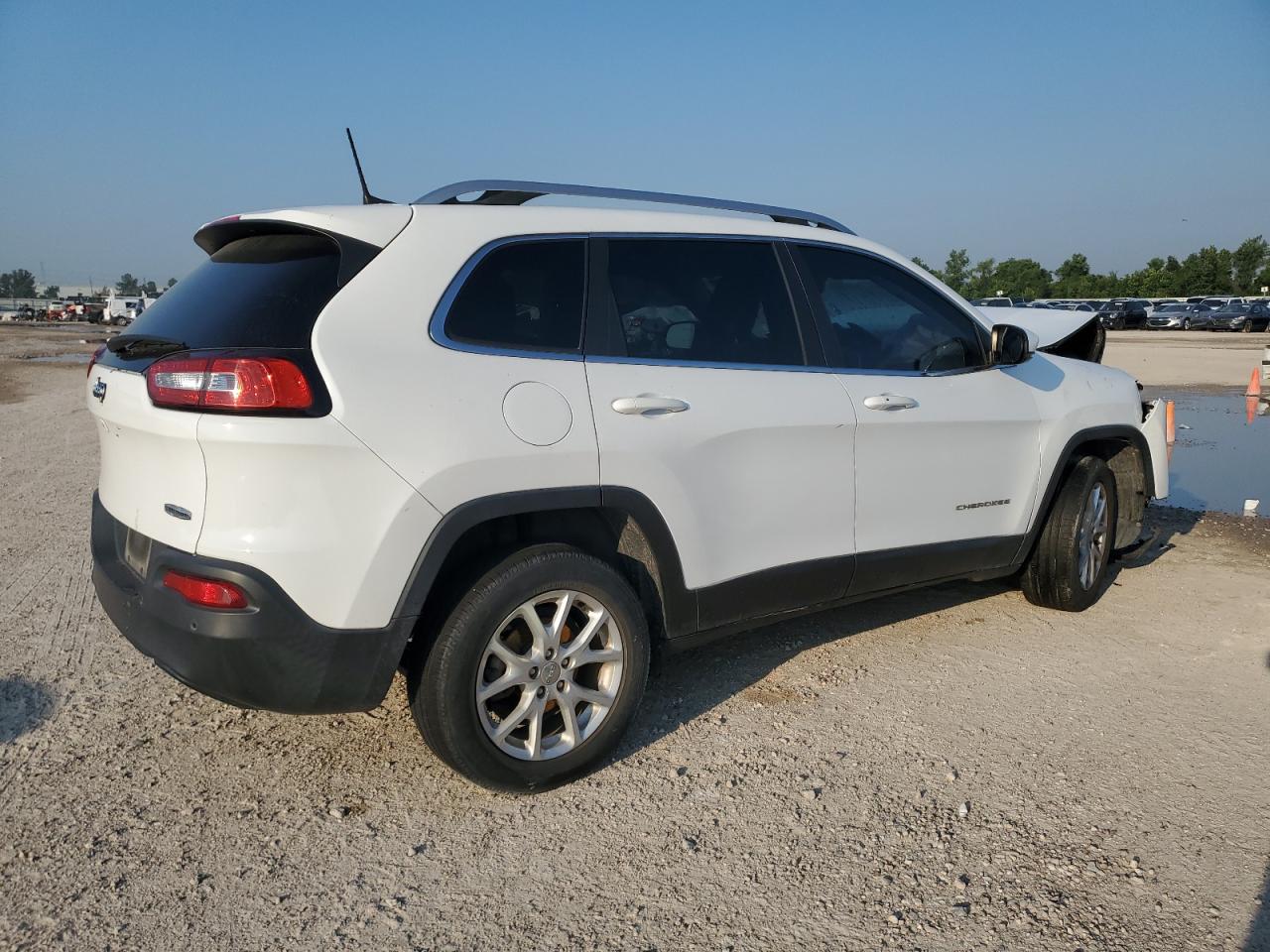 1C4PJLLB8JD511105 2018 Jeep Cherokee Latitude Plus