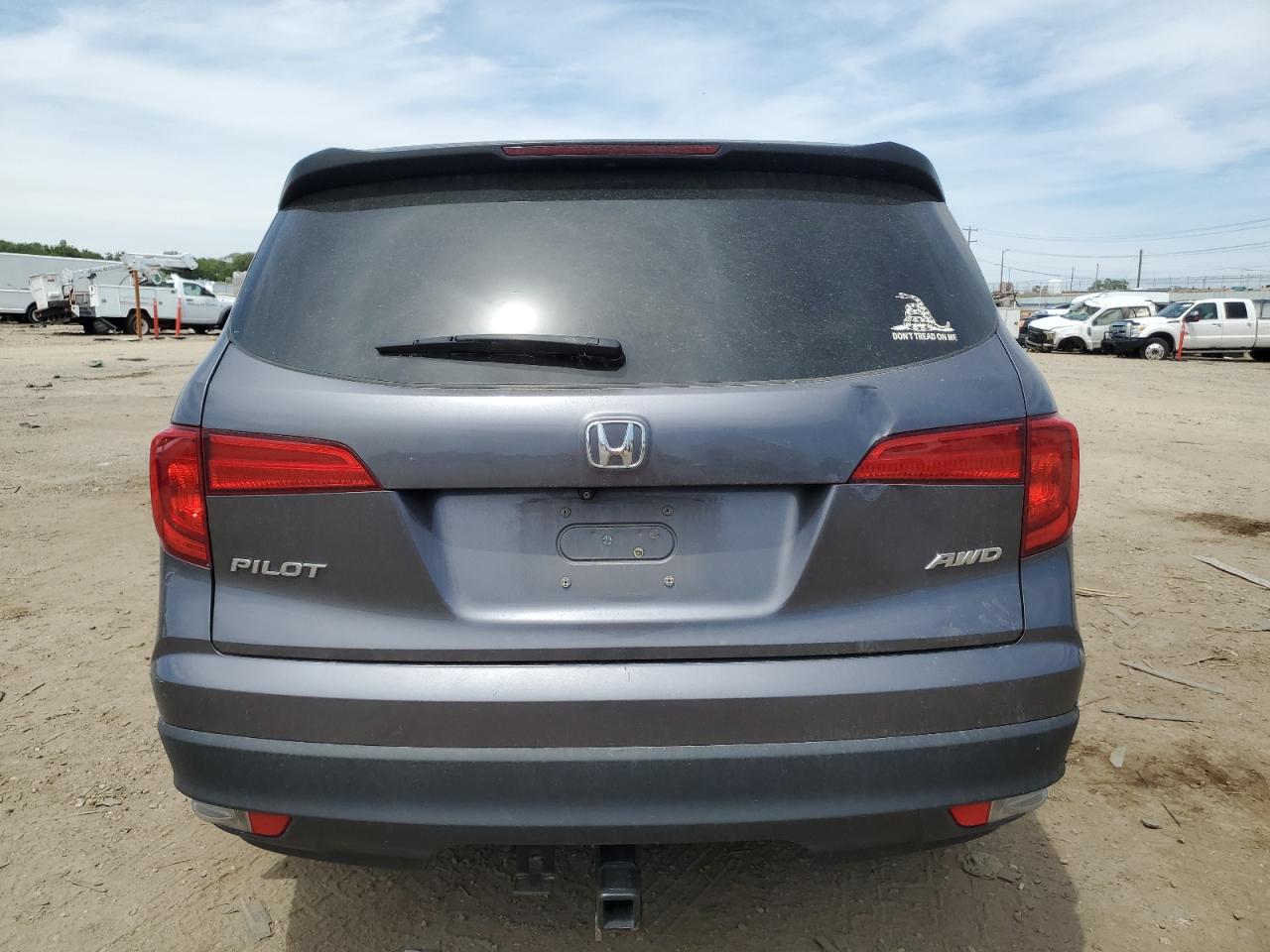 5FNYF6H15HB007038 2017 Honda Pilot Lx