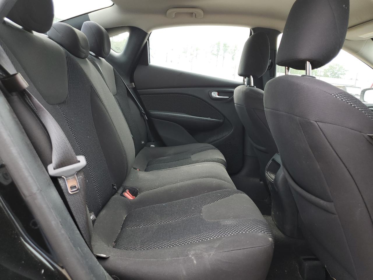 1C3CDFAA3FD181838 2015 Dodge Dart Se