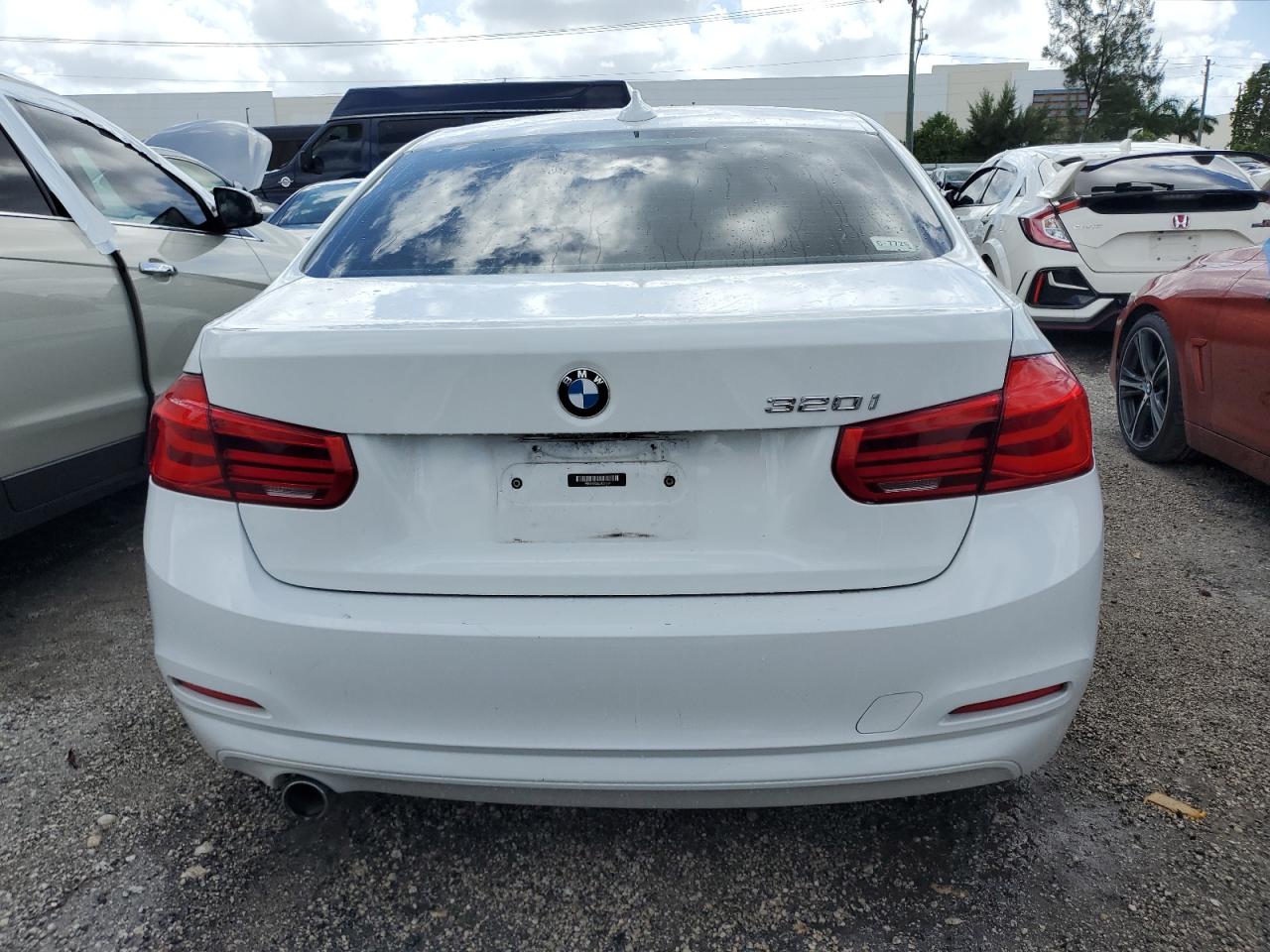 WBA8A9C55JAD27727 2018 BMW 320 I