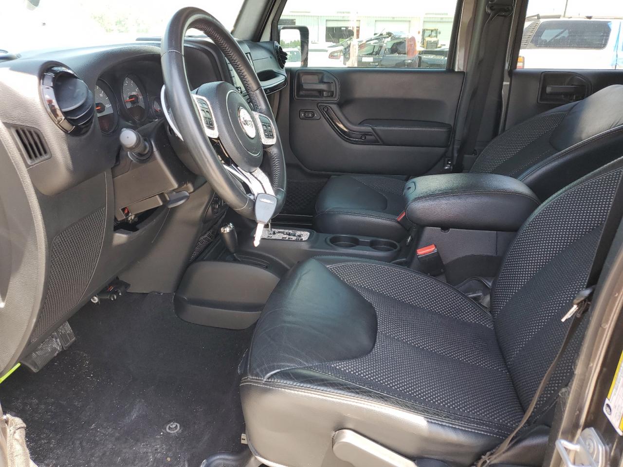 1C4HJWEG5GL238914 2016 Jeep Wrangler Unlimited Sahara