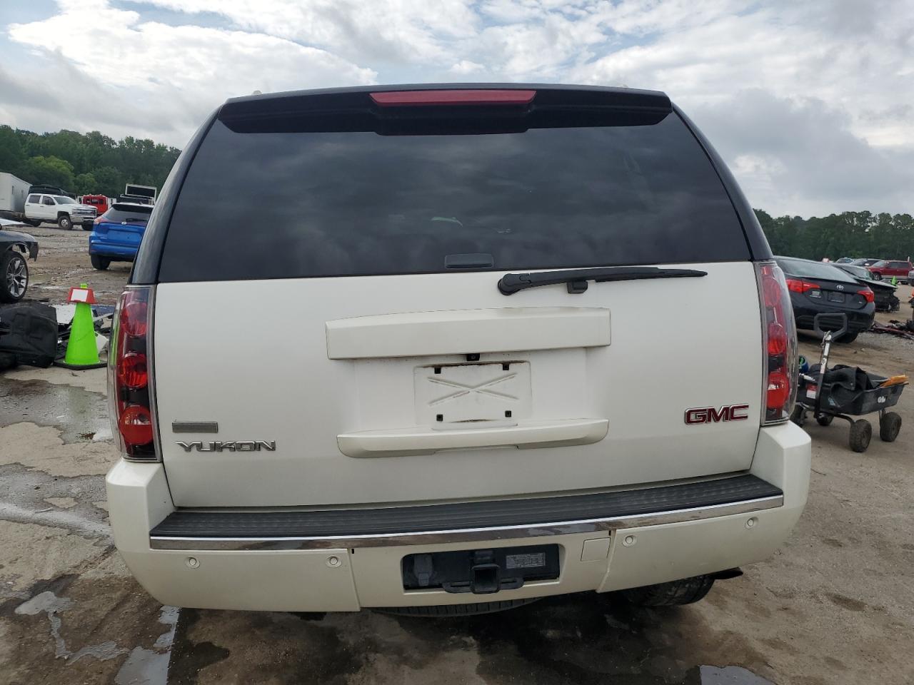 1GKUKEEF5AR274933 2010 GMC Yukon Denali