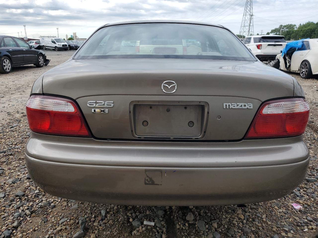 1YVGF22C6Y5161168 2000 Mazda 626 Es