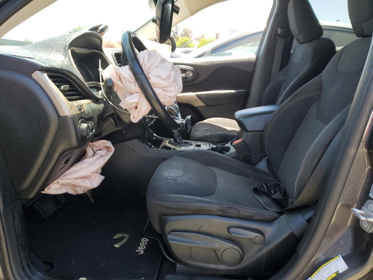 1C4PJLCSXHD232975 2017 Jeep Cherokee Latitude