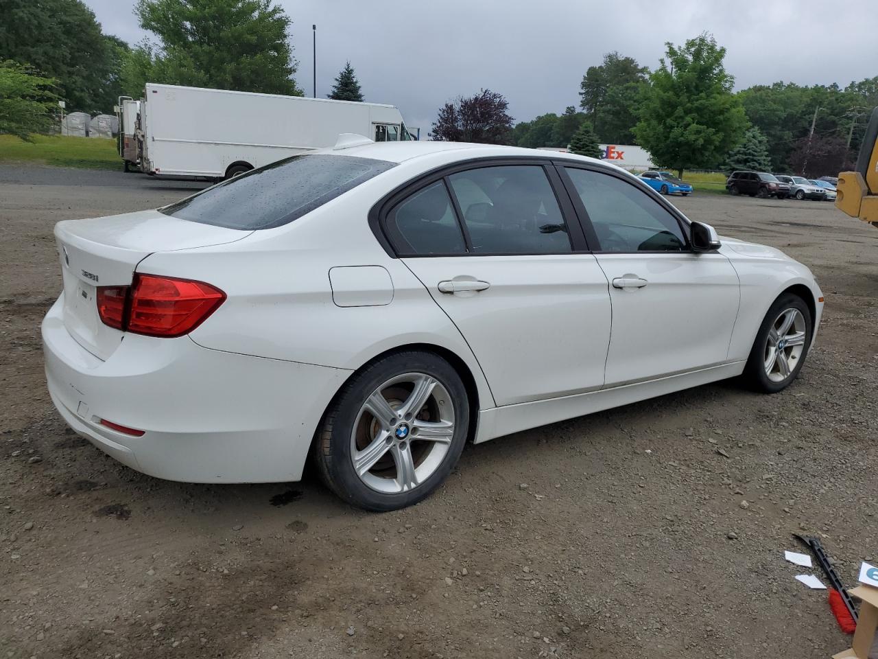 2013 BMW 328 Xi Sulev vin: WBA3B5G56DNS00666