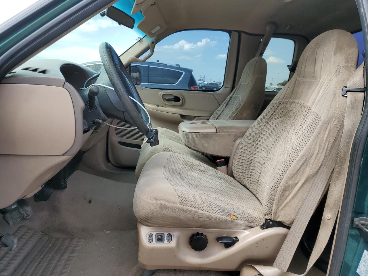 1FTRX17W9XKB42820 1999 Ford F150 1FTRX17W9XKB42820 1999 Ford F150