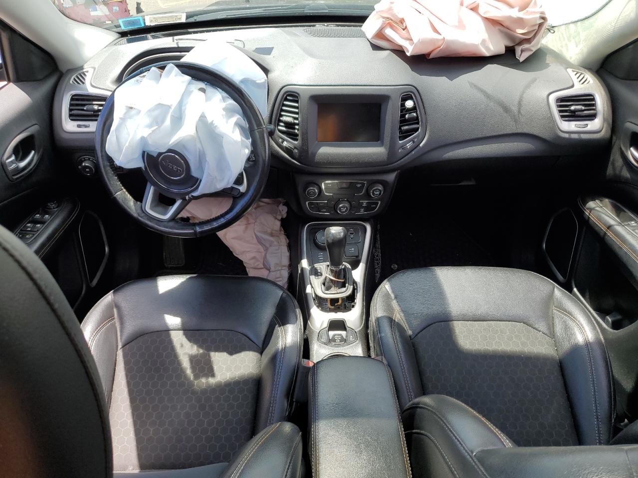 3C4NJDBB1JT458093 2018 Jeep Compass Latitude