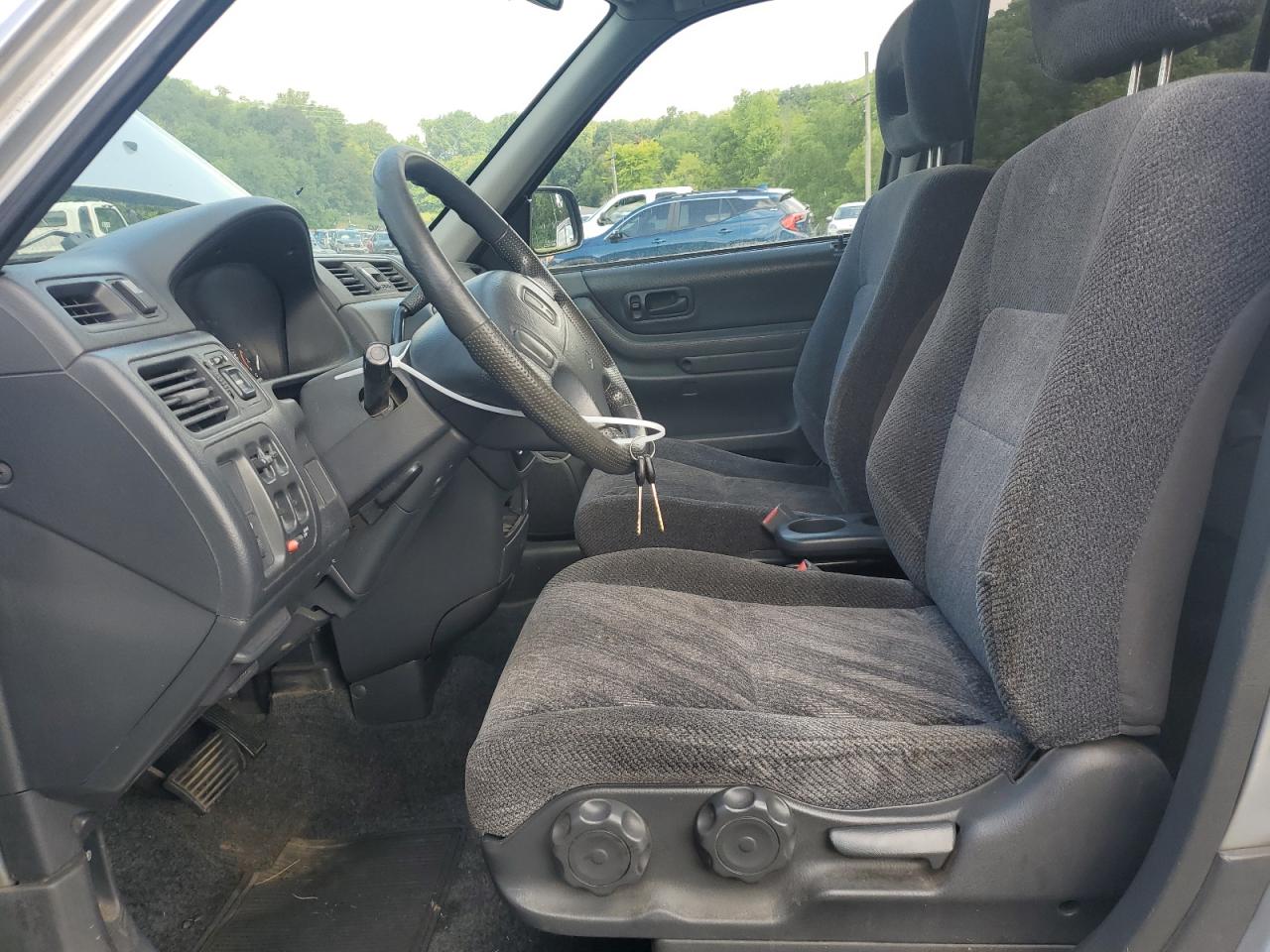 JHLRD1846YC060063 2000 Honda Cr-V Lx