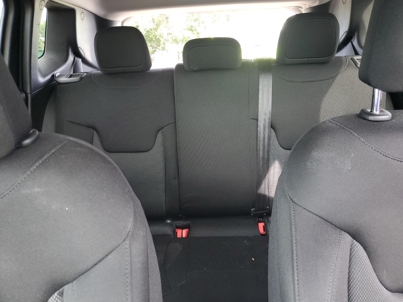 ZACNJBABXKPJ84338 2019 Jeep Renegade Sport