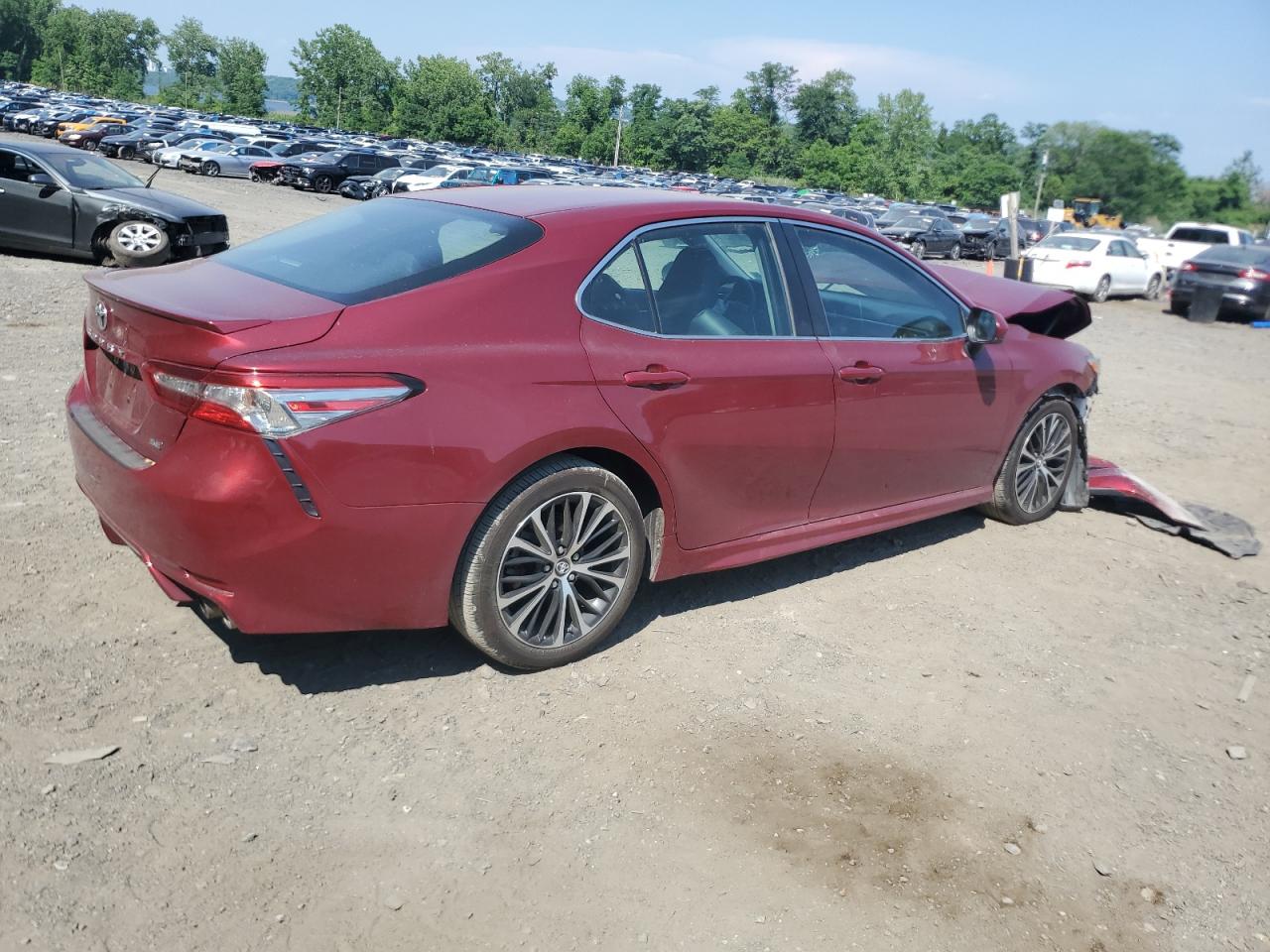 TOYOTA CAMRY L 2018 red  gas 4T1B11HK9JU630588 photo #4