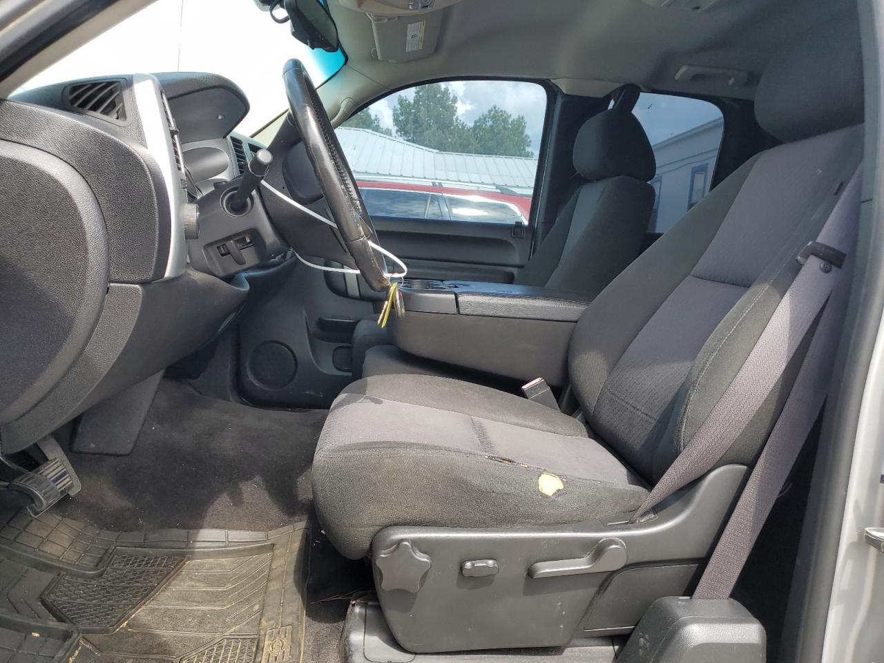 1GCRCSE06BZ373982 2011 Chevrolet Silverado C1500 Lt