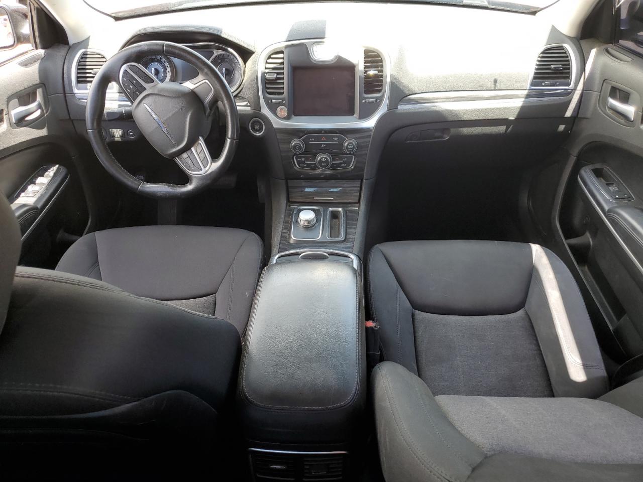 2C3CCAAG2KH601516 2019 Chrysler 300 Touring