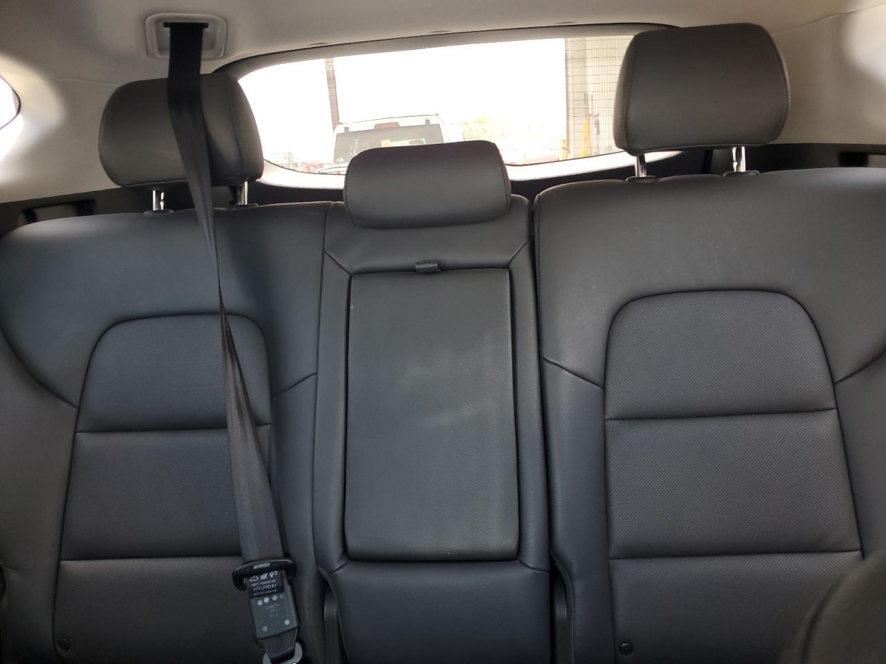 KM8J33A21JU832837 2018 Hyundai Tucson Value