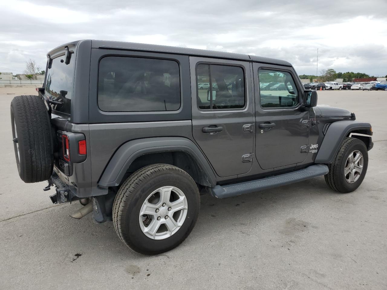 1C4HJXDG5JW235136 2018 Jeep Wrangler Unlimited Sport