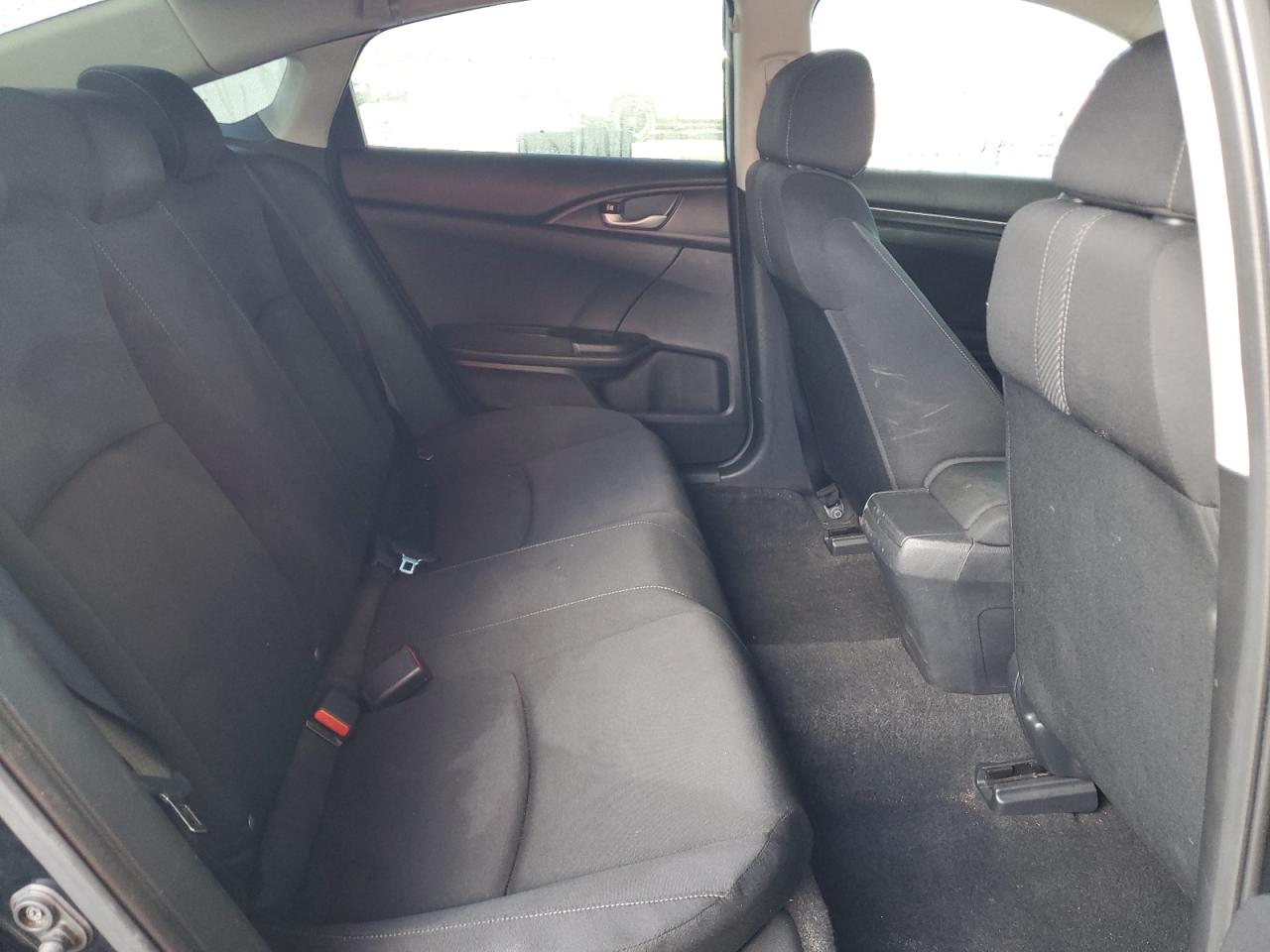 19XFC2F5XJE043513 2018 Honda Civic Lx