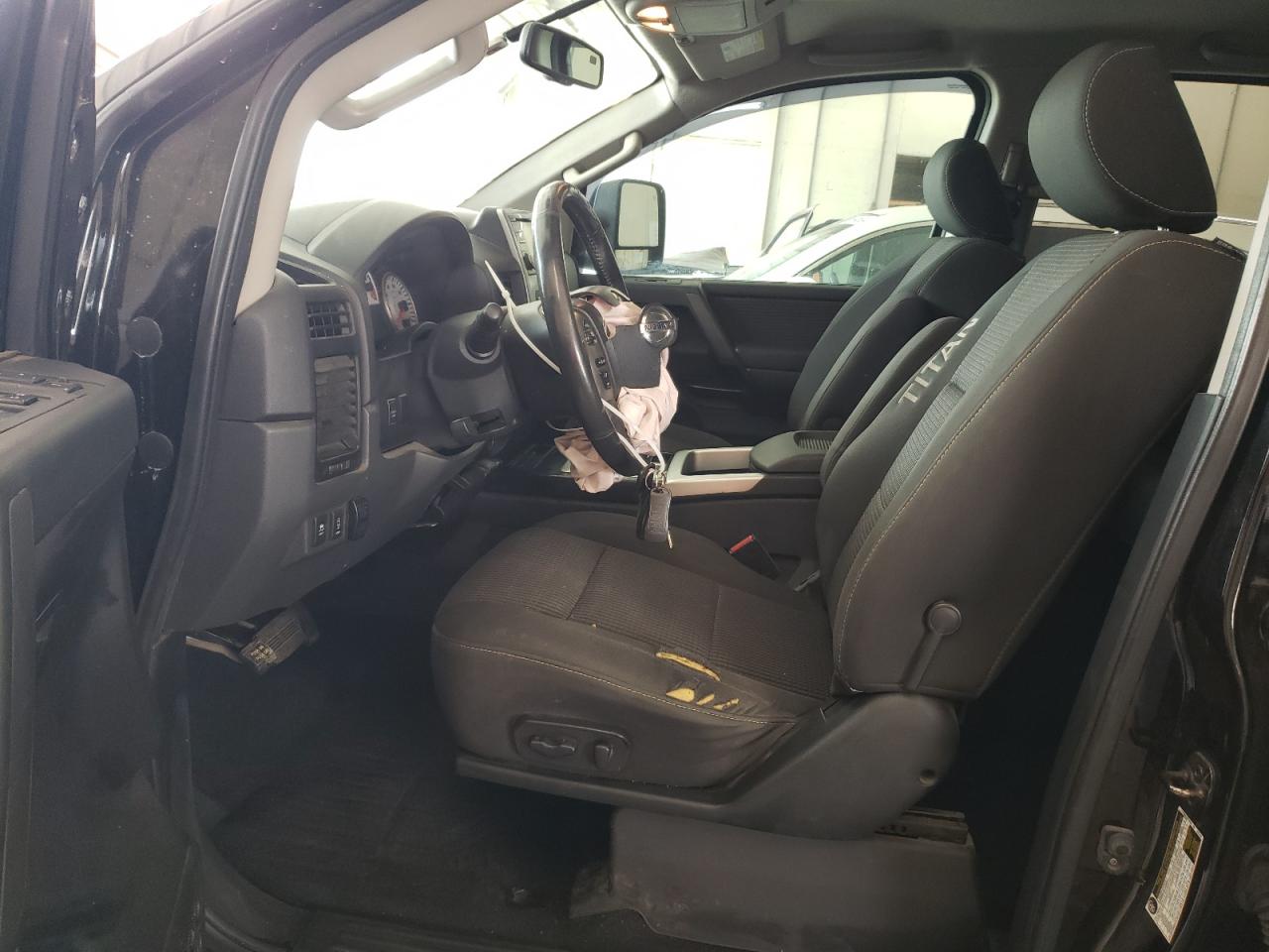 1N6BA0EC1EN515363 2014 Nissan Titan S