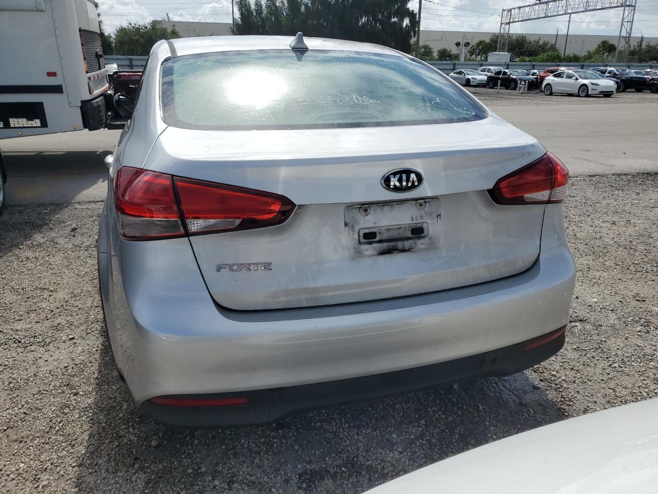 3KPFK4A76HE123862 2017 Kia Forte Lx