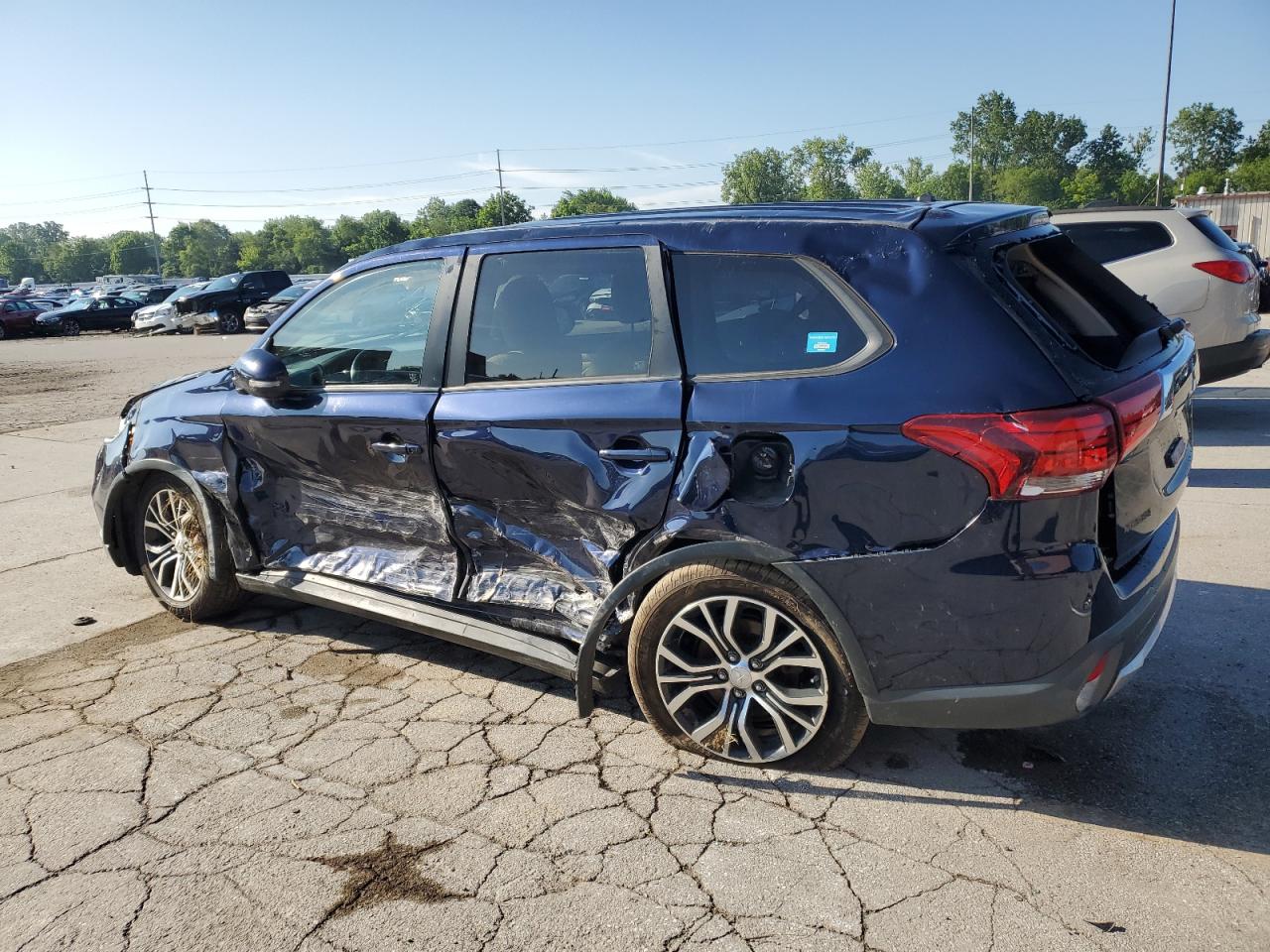 Lot #2748599635 2016 MITSUBISHI OUTLANDER