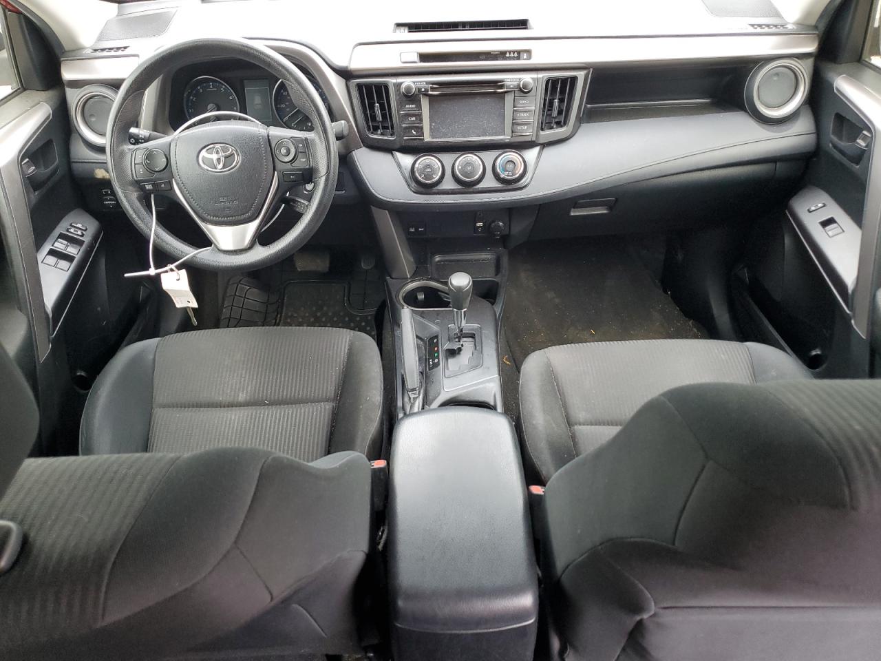JTMBFREV3HJ111597 2017 Toyota Rav4 Le