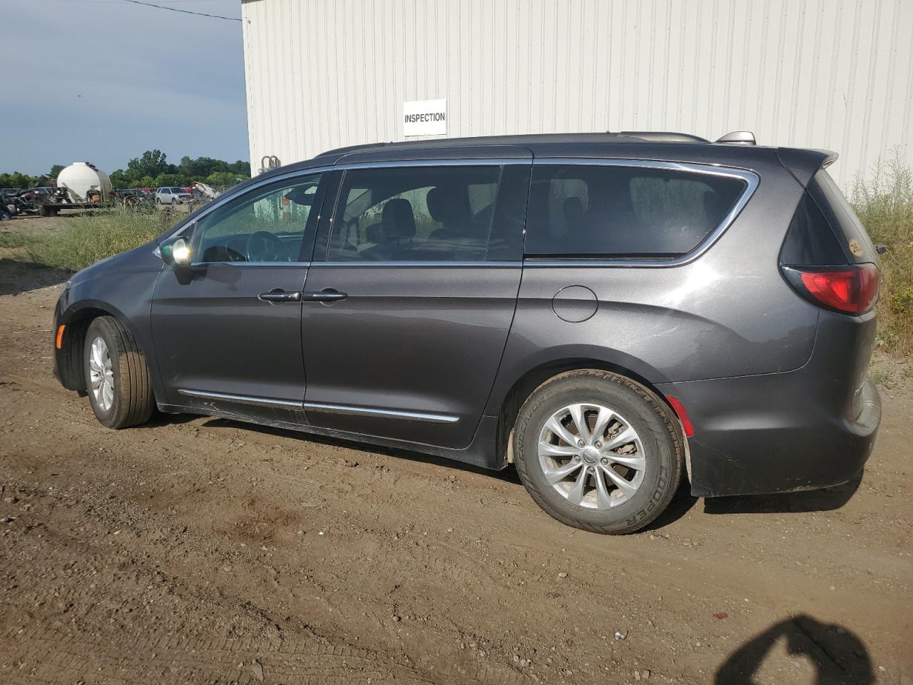 2C4RC1BG9HR823719 2017 Chrysler Pacifica Touring L