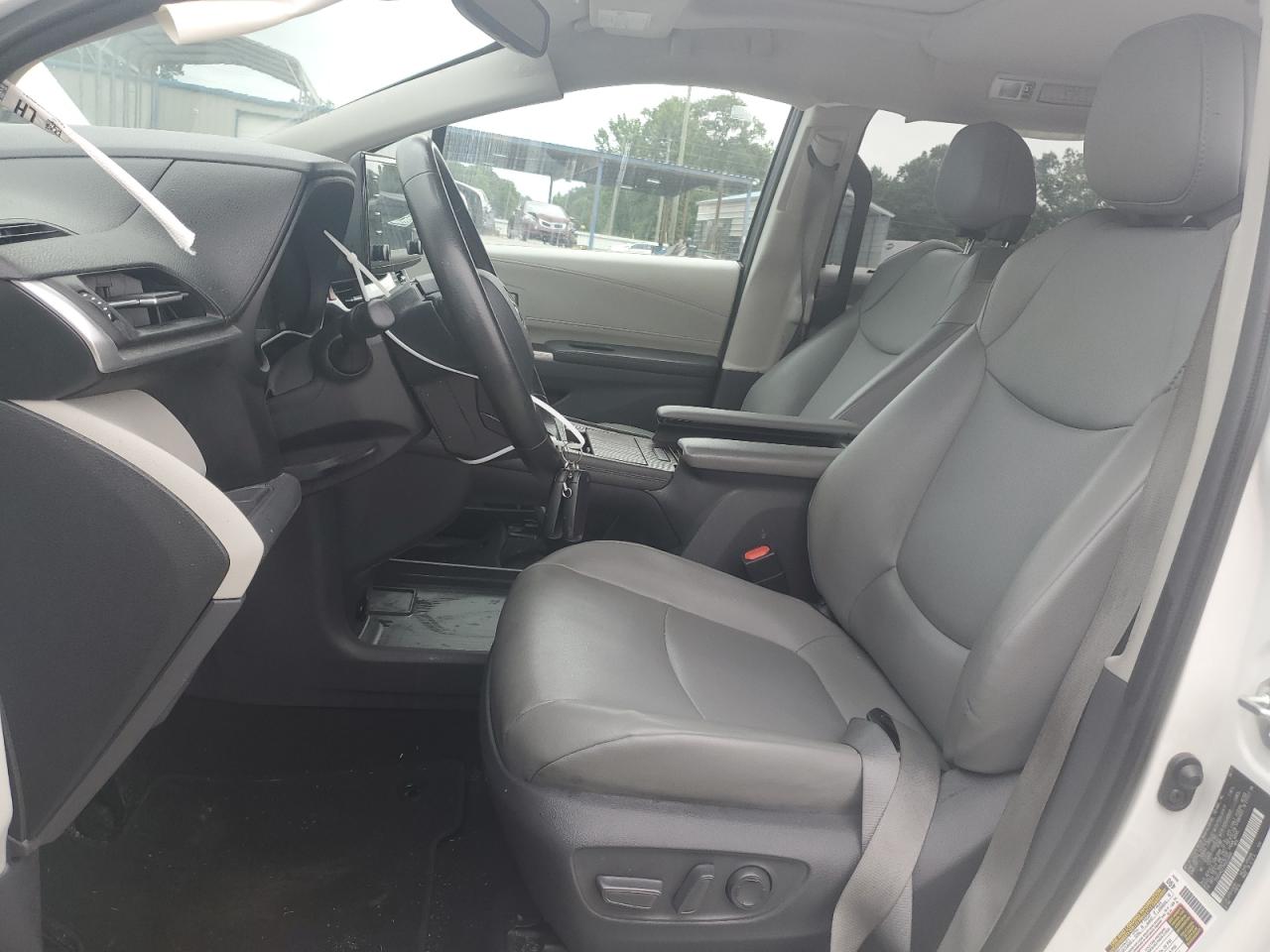 5TDYRKEC7MS053966 2021 Toyota Sienna Xle