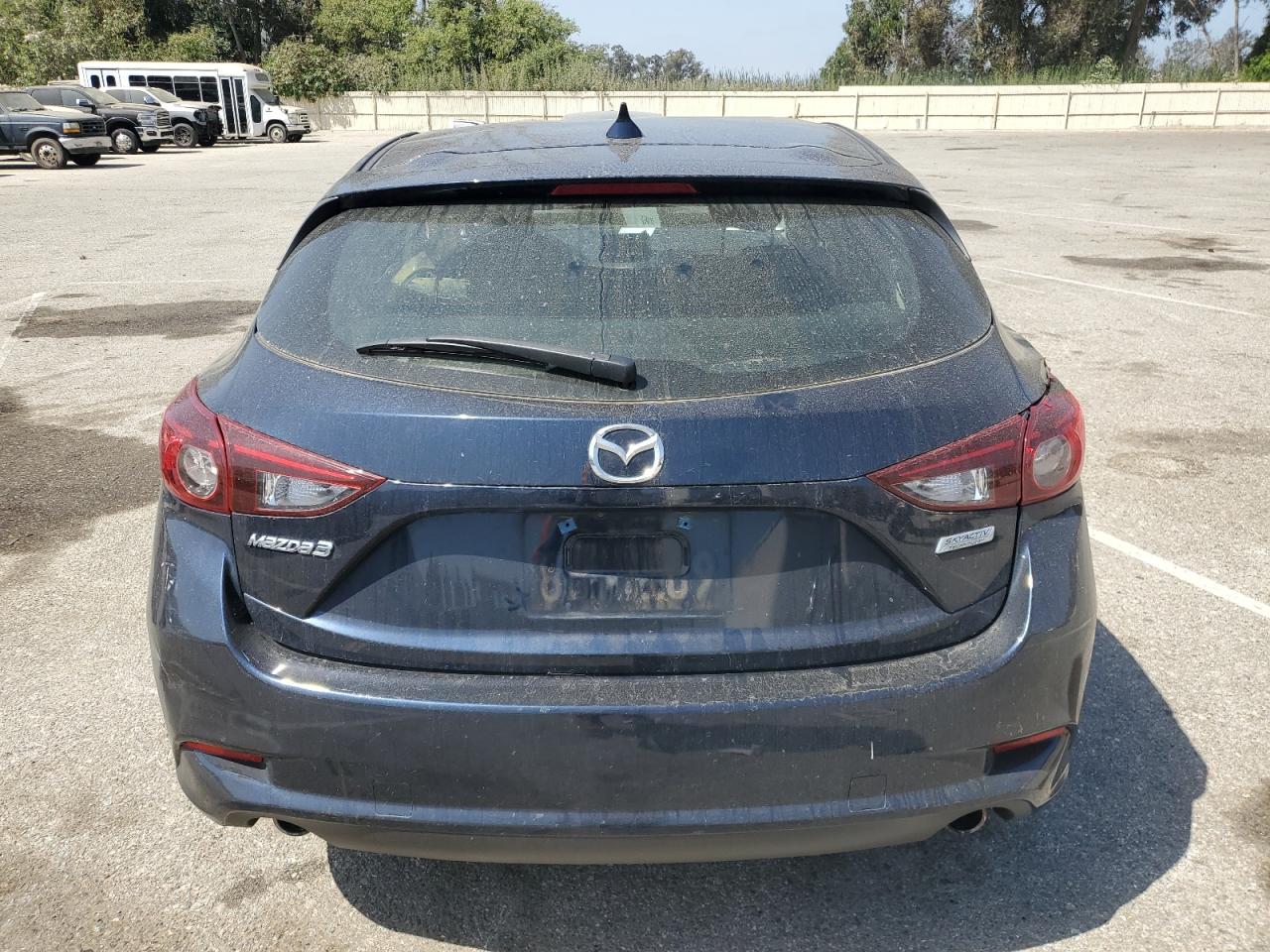 3MZBN1L35JM215293 2018 Mazda 3 Touring