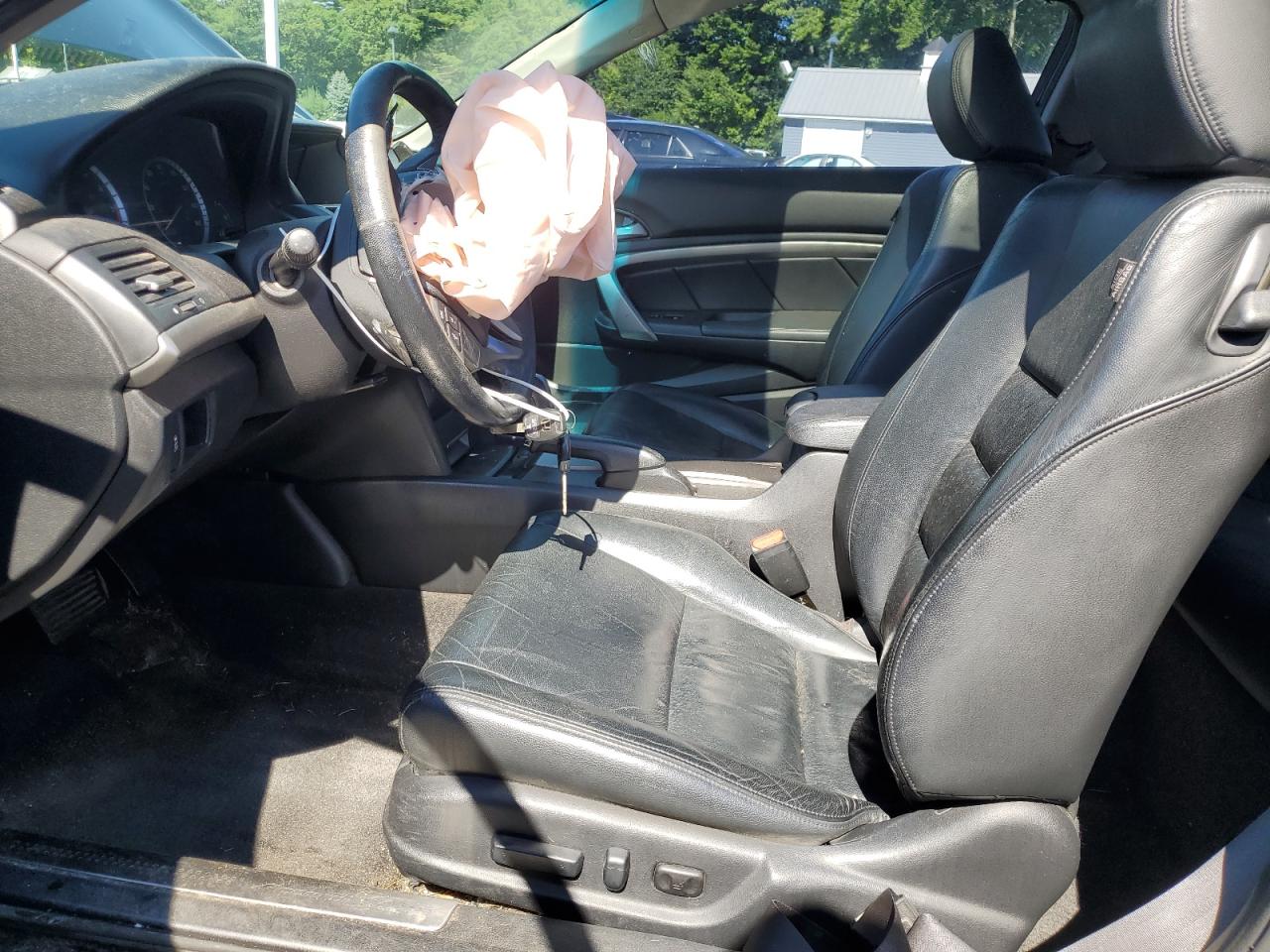 1HGCS2B82BA000599 2011 Honda Accord Exl