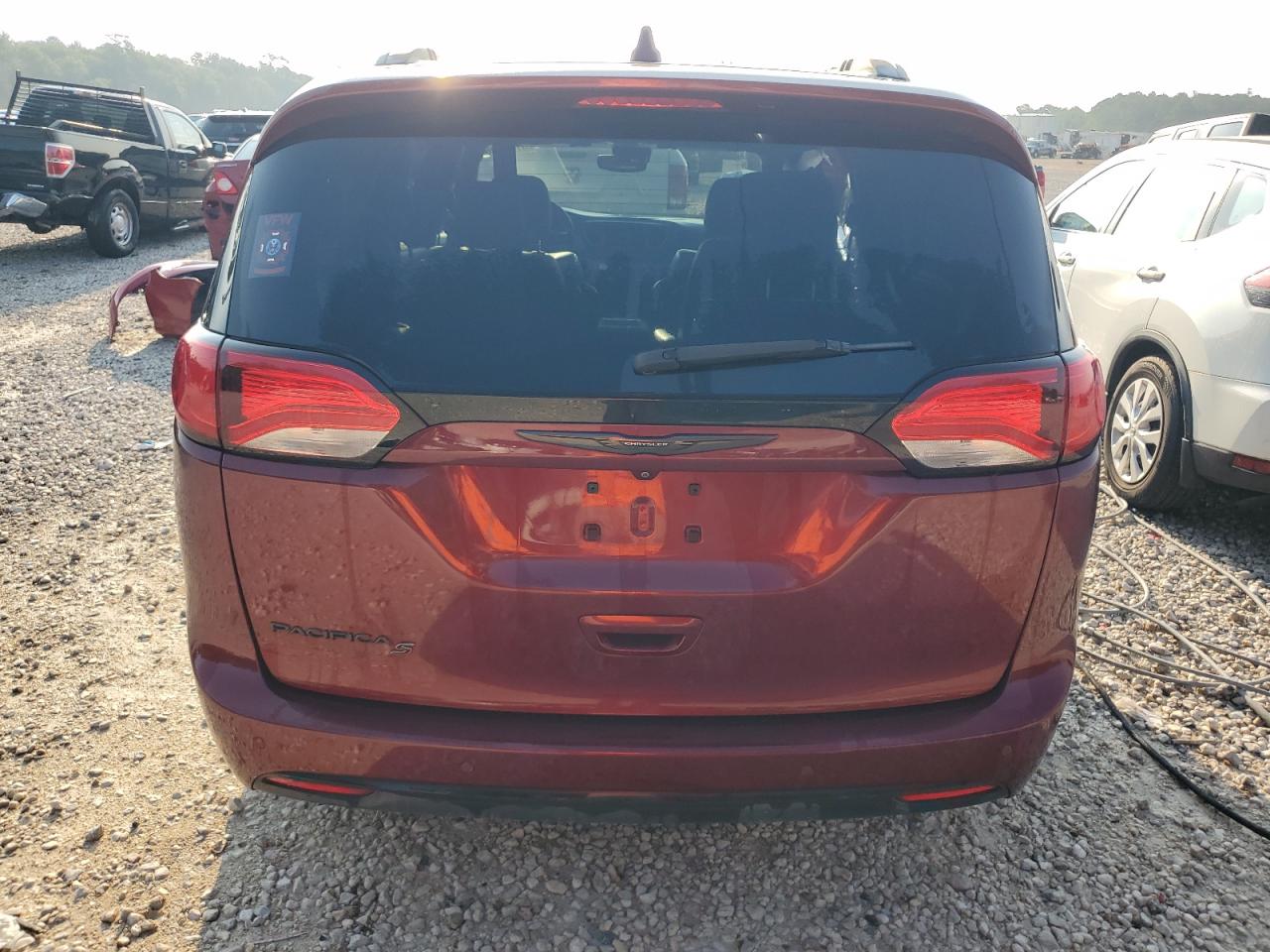 2C4RC1EG7JR197556 2018 Chrysler Pacifica Touring L Plus