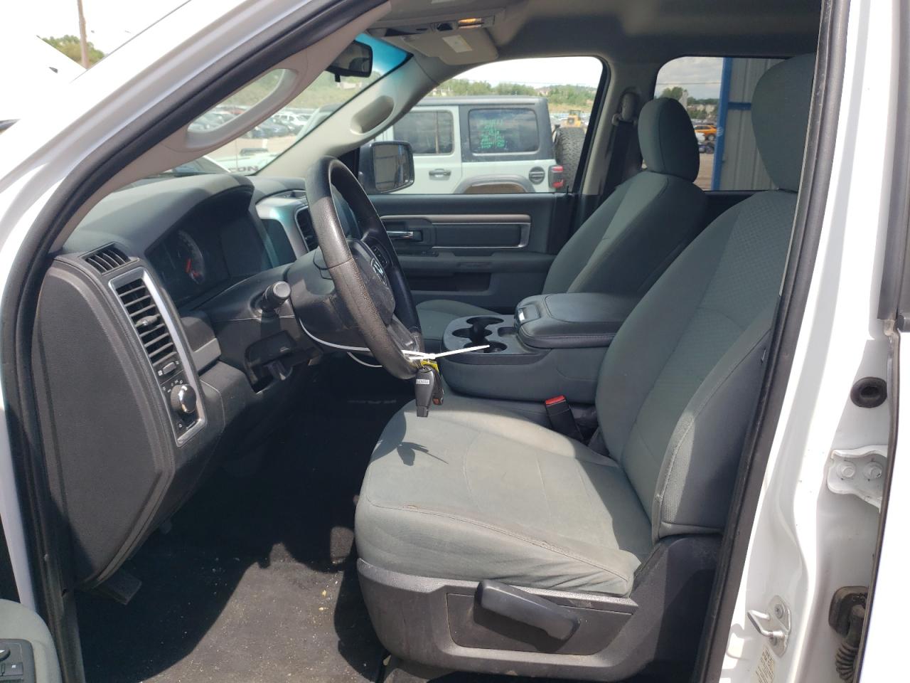 1C6RR7GG7GS334217 2016 Ram 1500 Slt