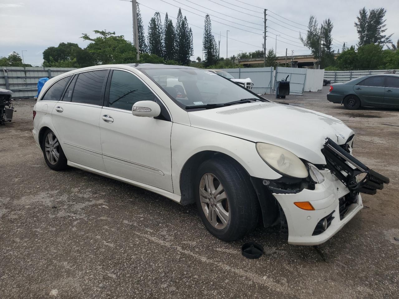 4JGCB65E09A089621 2009 Mercedes-Benz R 350 4Matic