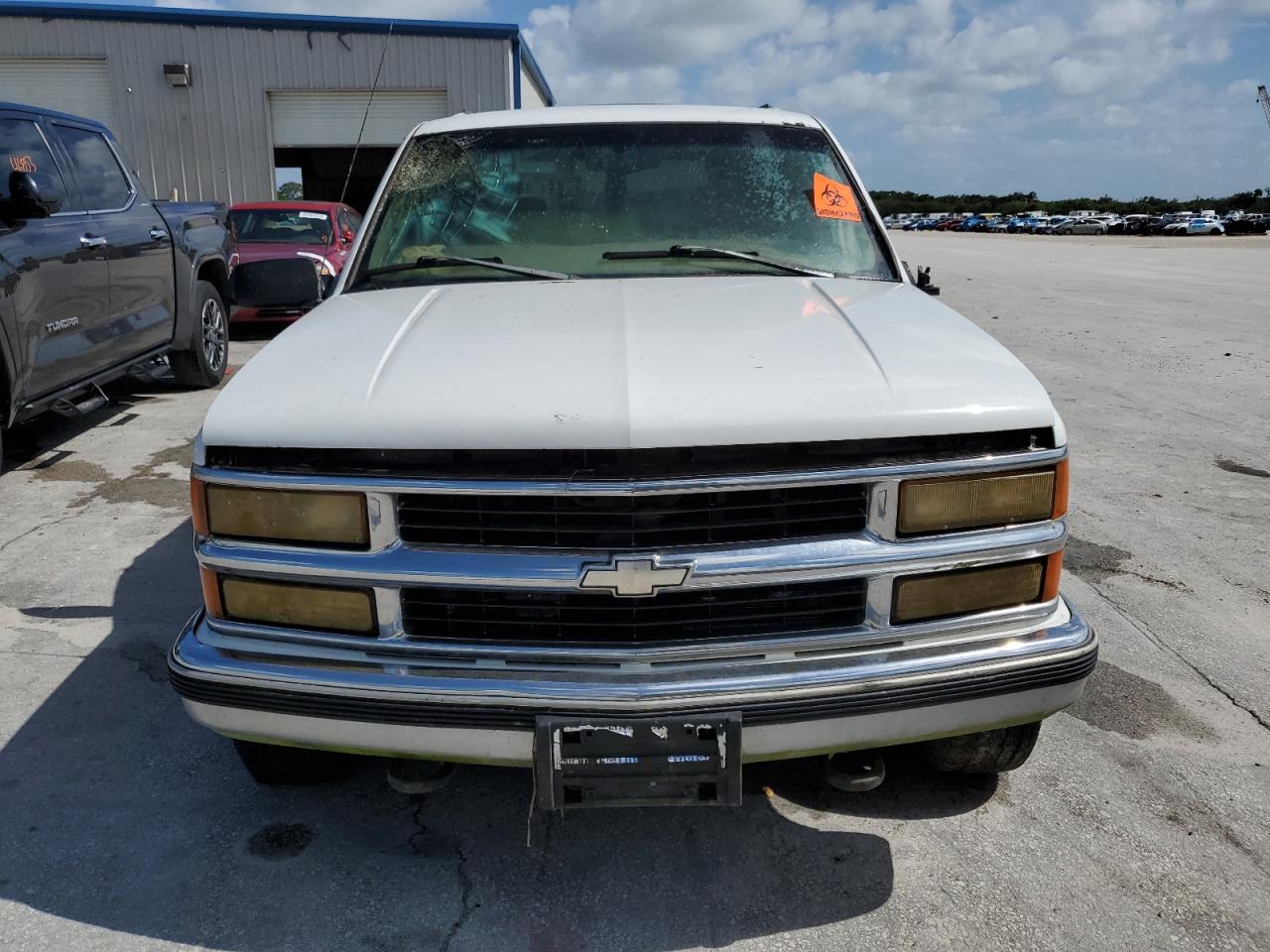 3GNGK26J8XG142324 1999 Chevrolet Suburban K2500