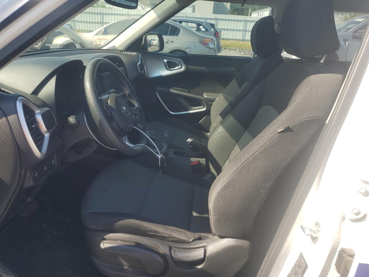 KNDJ23AUXL7075057 2020 Kia Soul Lx