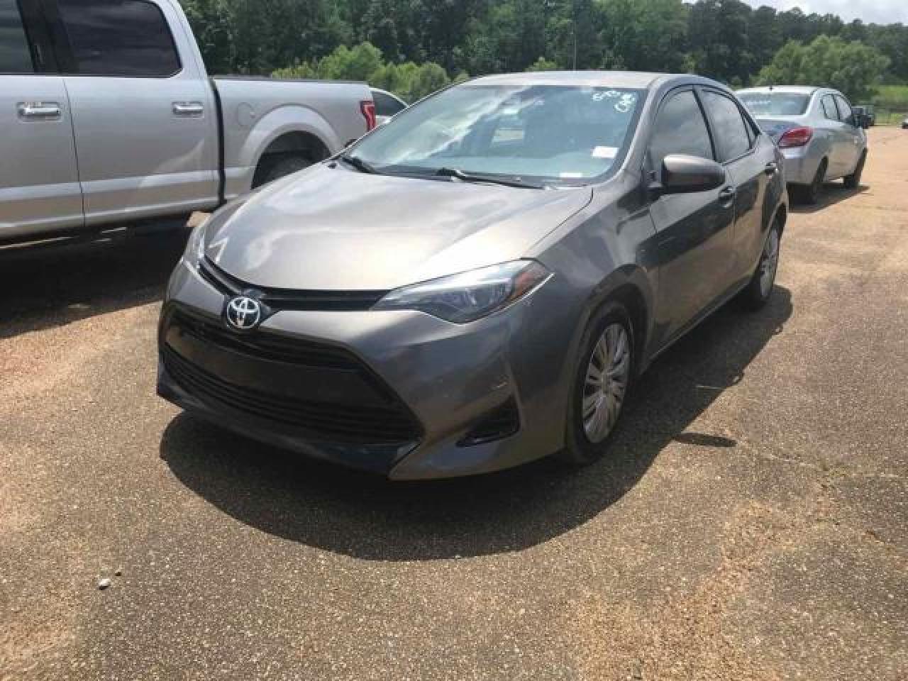 2018 Toyota Corolla L vin: 5YFBURHE5JP743584