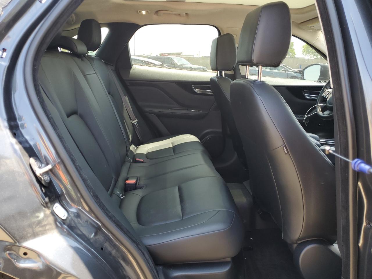 SADCJ2FX5KA611945 2019 Jaguar F-Pace Premium