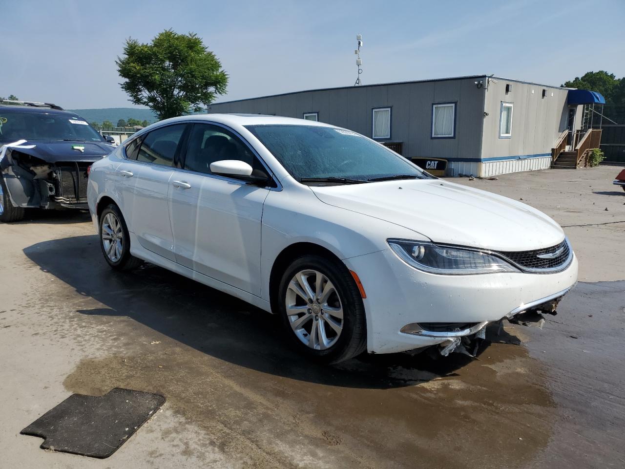 2015 Chrysler 200 Limited vin: 1C3CCCAB3FN718826