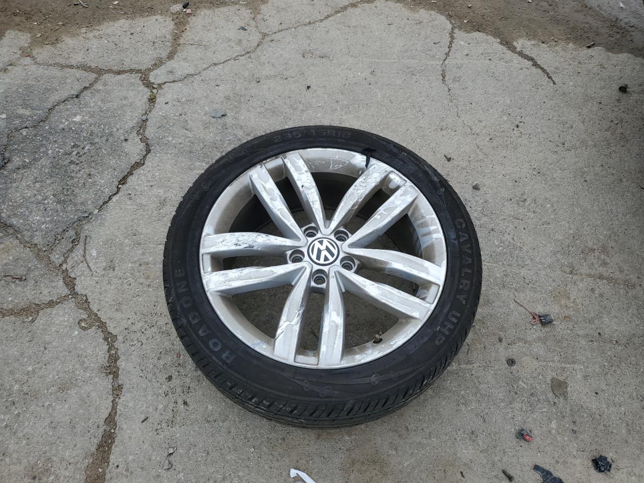 1VWLA7A34KC011884 2019 Volkswagen Passat Wolfsburg