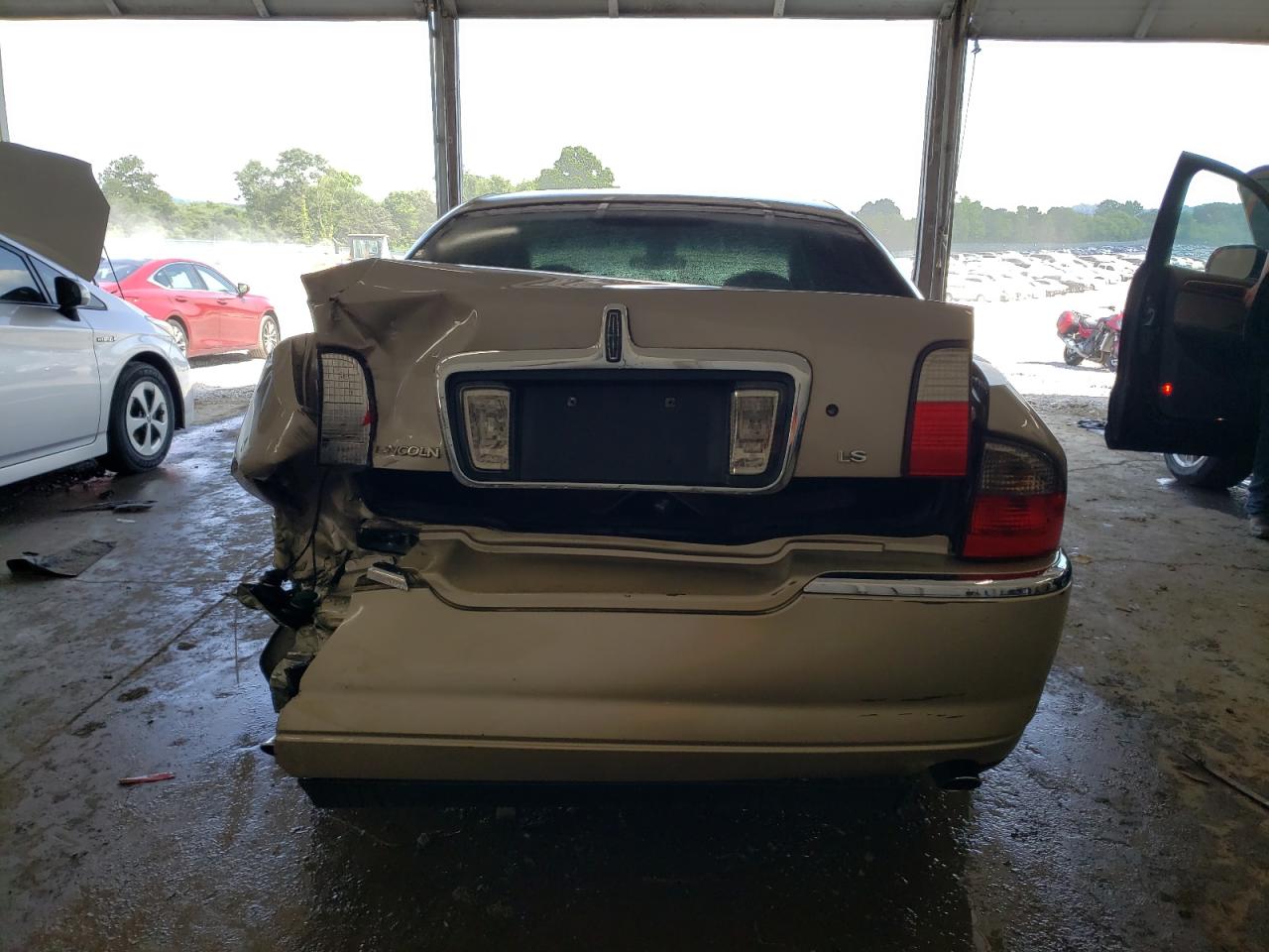 1LNHM86S45Y641249 2005 Lincoln Ls