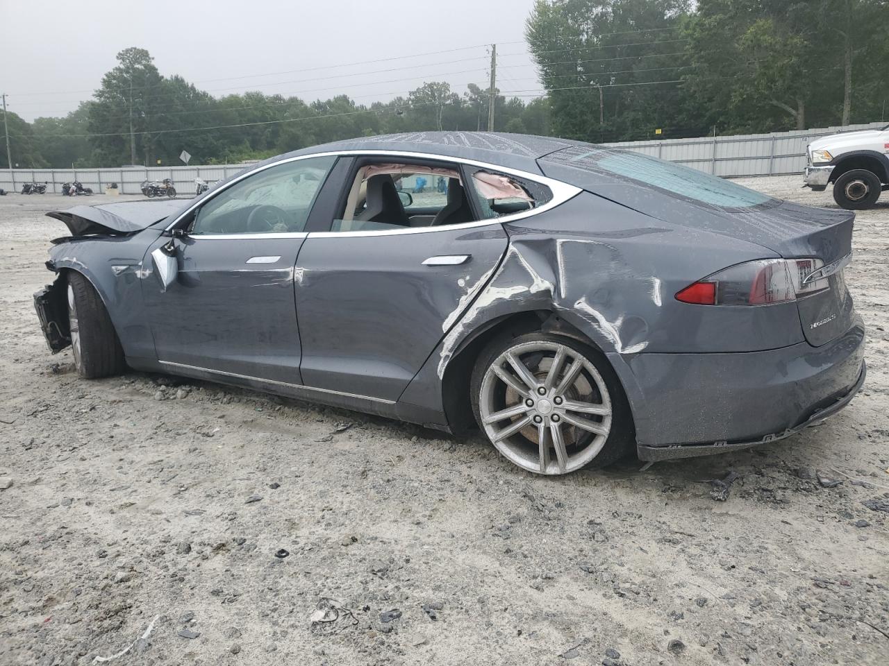 2014 Tesla Model S vin: 5YJSA1H1XEFP40446