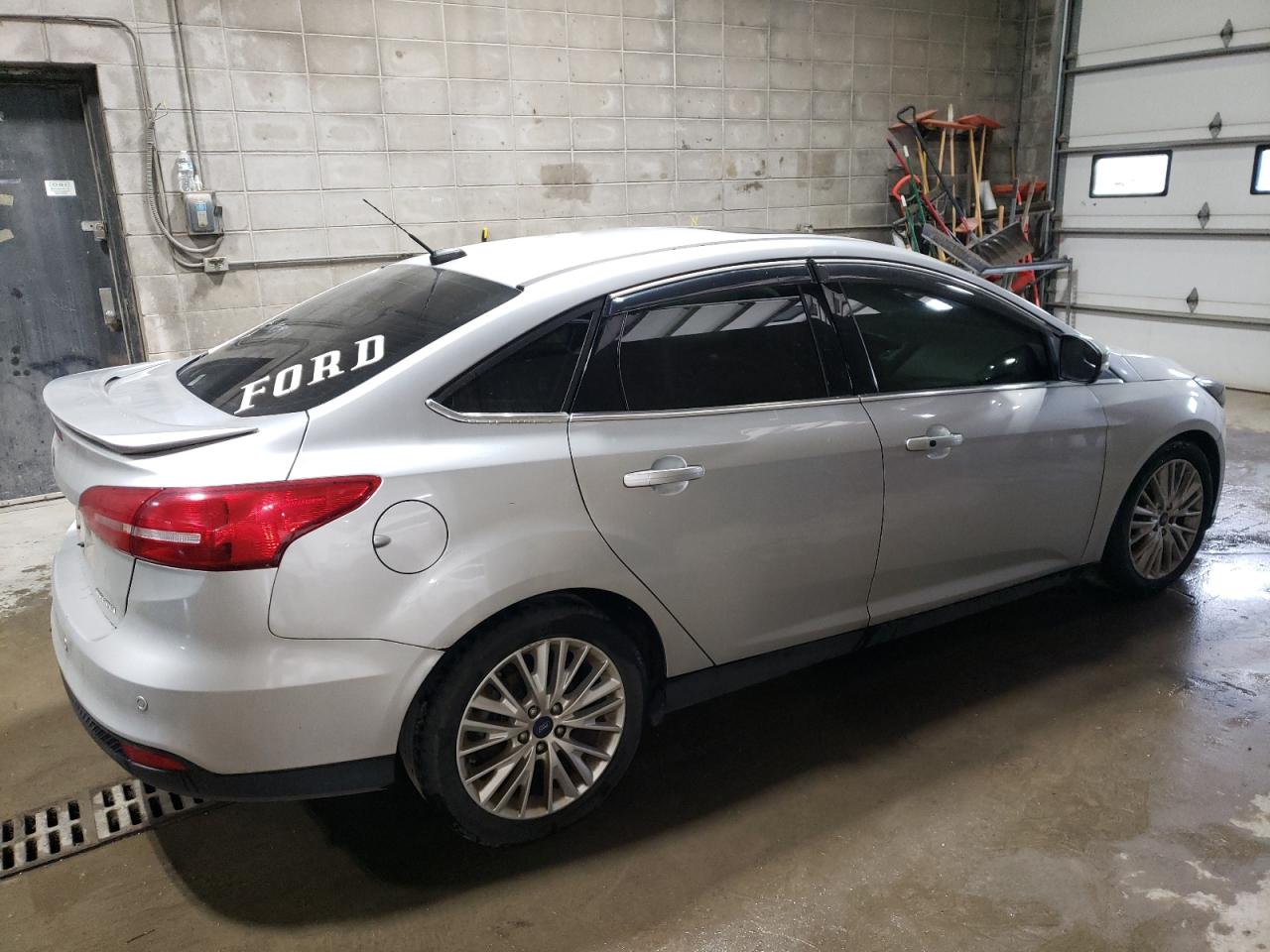 2018 Ford Focus Titanium vin: 1FADP3J24JL294443