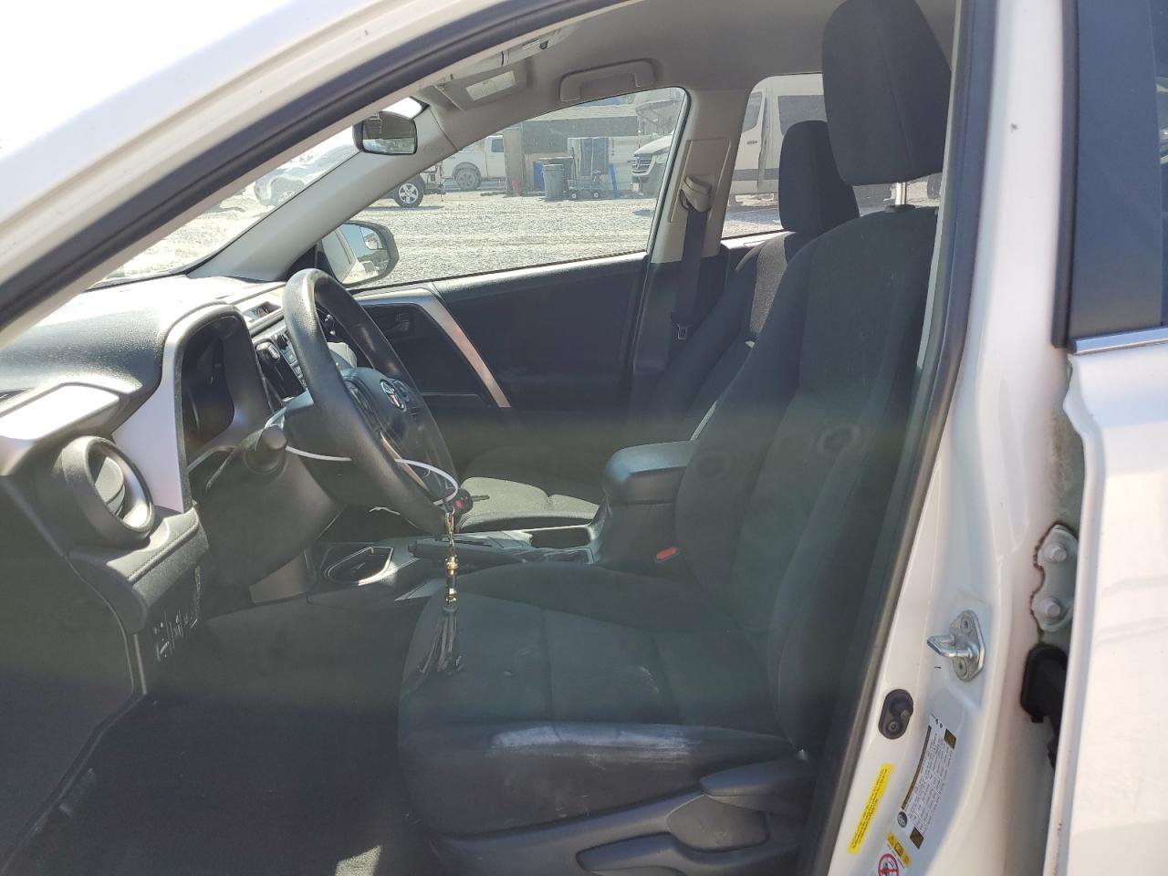 JTMZFREV8HJ703978 2017 Toyota Rav4 Le