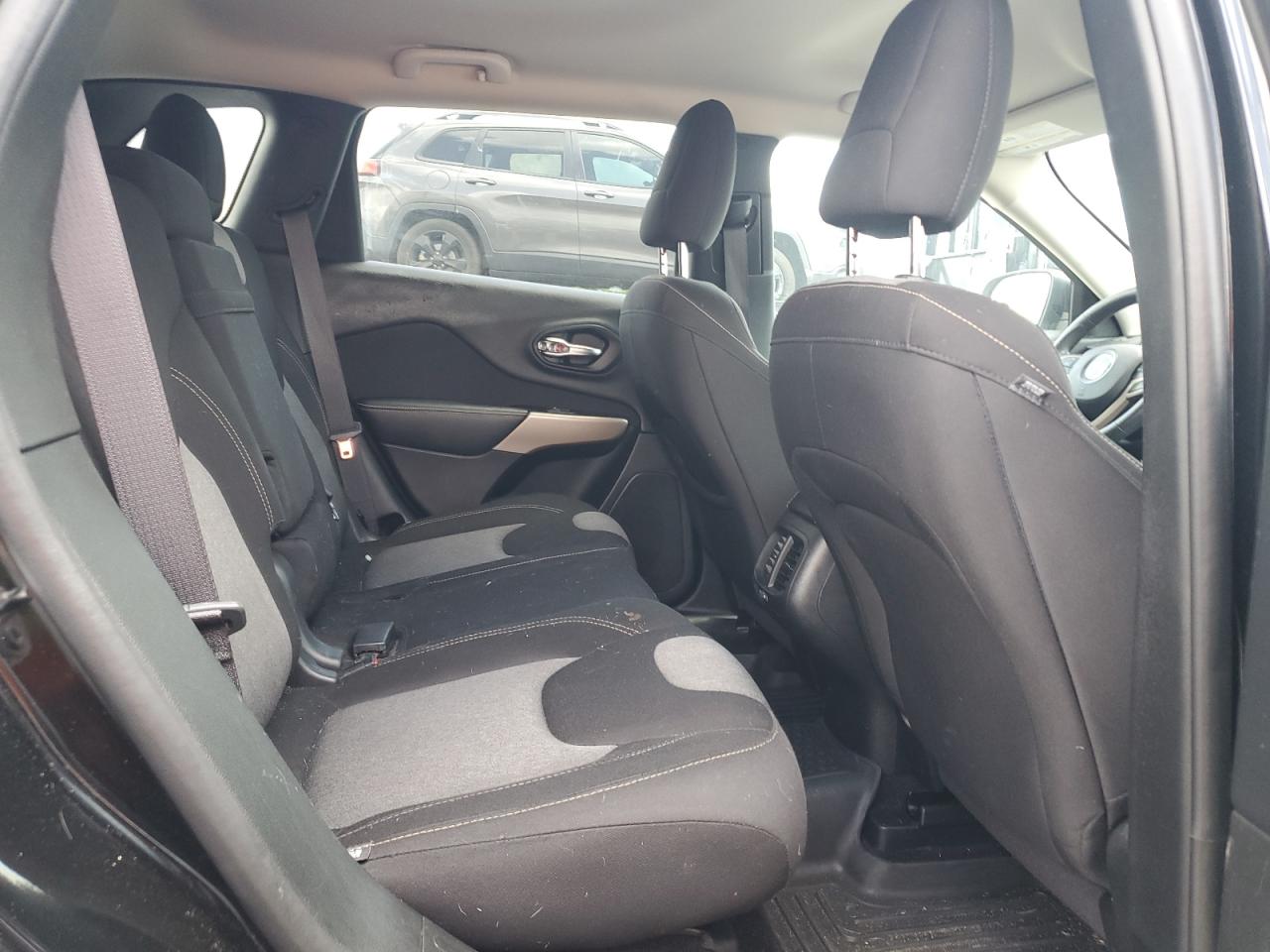 1C4PJLAB2HW593172 2017 Jeep Cherokee Sport