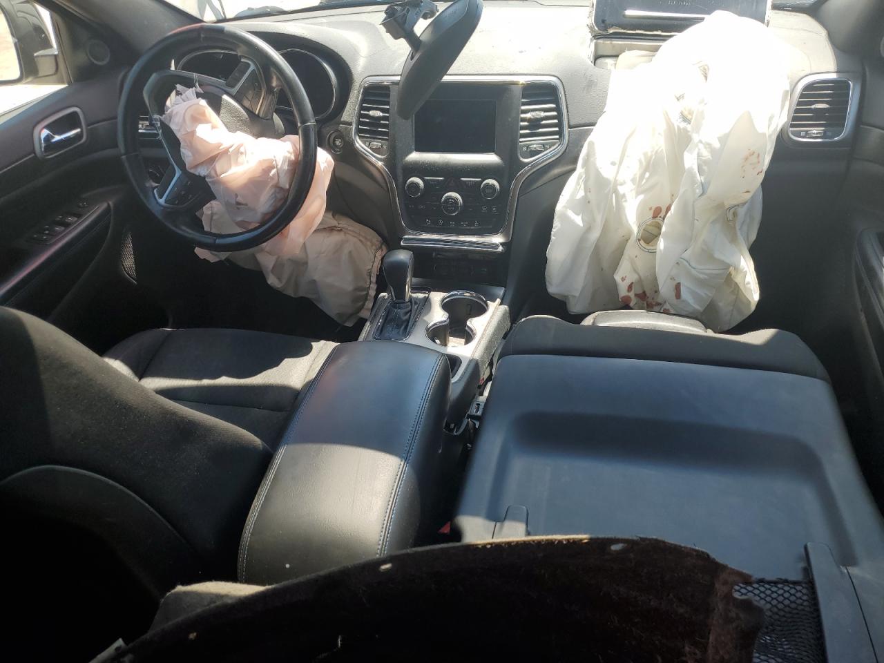 1C4RJFAGXJC352926 2018 Jeep Grand Cherokee Laredo