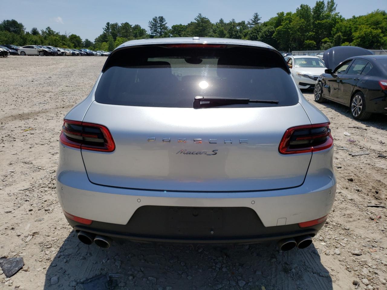 2015 Porsche Macan S vin: WP1AB2A54FLB51188