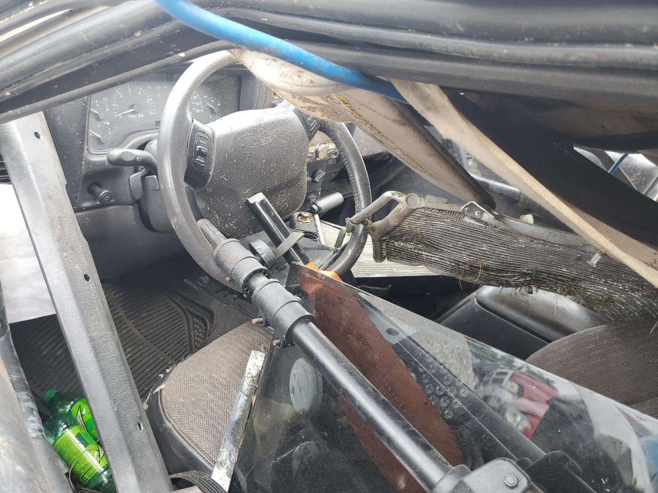 1J4FF48S3YL161842 2000 Jeep Cherokee Sport