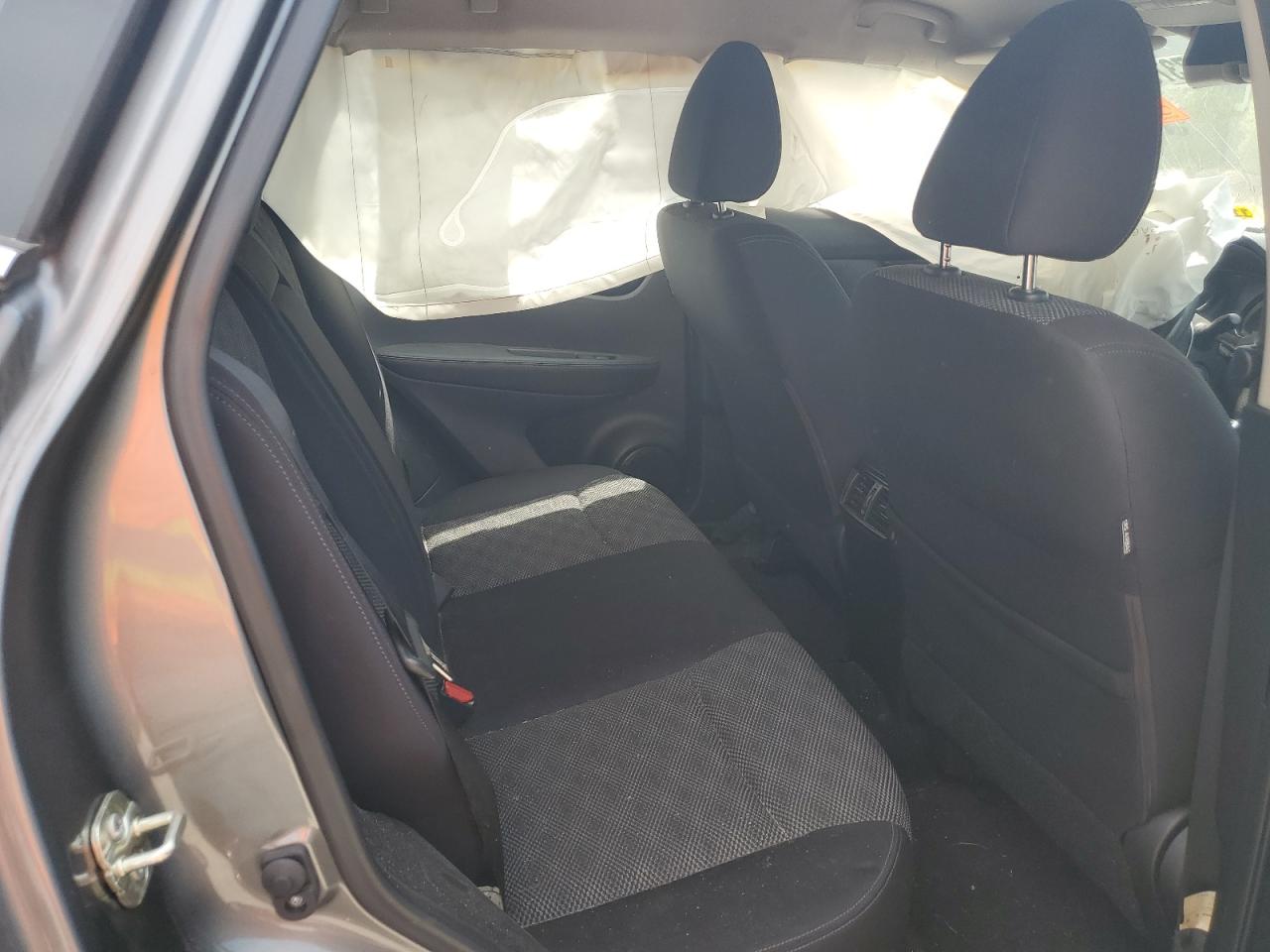 JN1BJ1CR8JW253381 NISSAN ROGUE 2018