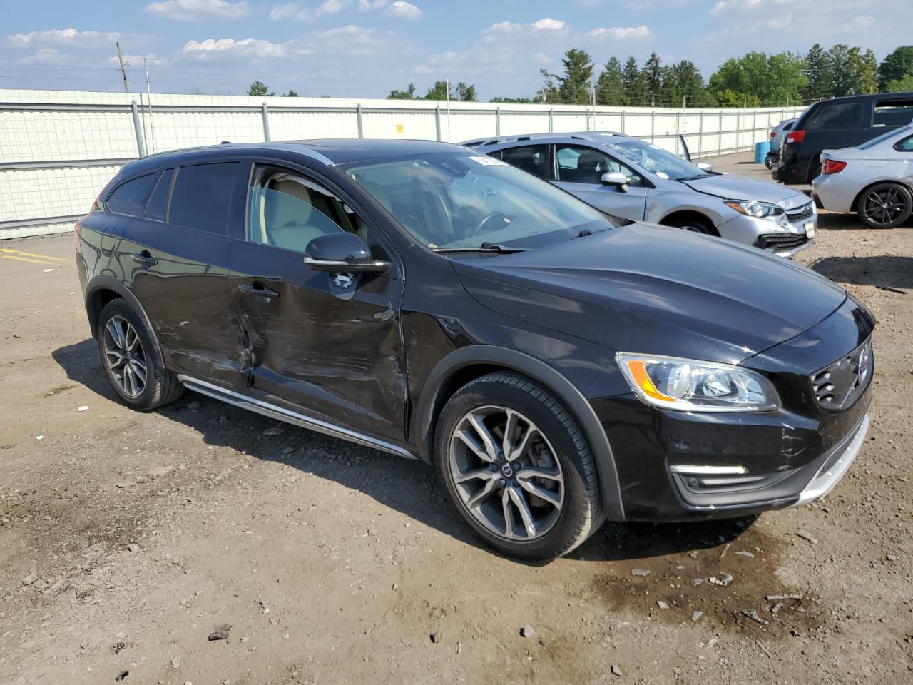 2017 Volvo V60 Cross Country Premier vin: YV440MWK0H1040387