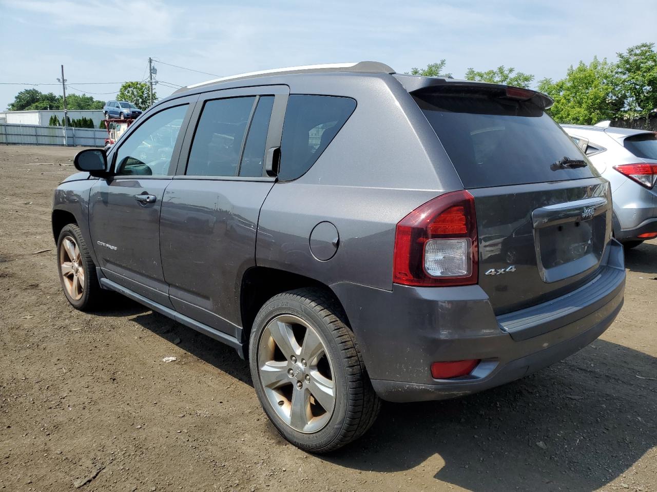 2015 Jeep Compass Latitude vin: 1C4NJDEB7FD208043